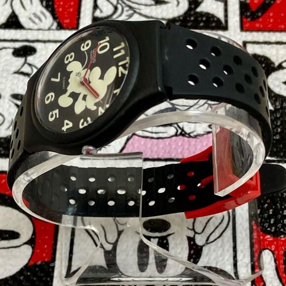 Vintage Disney X Lorus by Seiko Running Mickey Mouse Glow in the Dark Watch - Picture 7 of 16